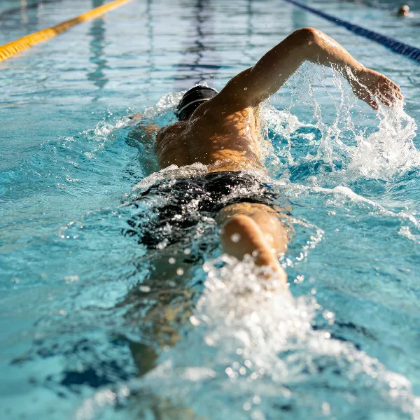 Comprendre la Dépense Calorique en Natation